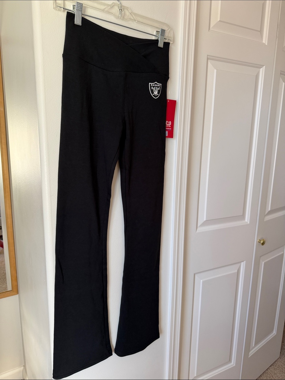 NFL Ultra Game - Las Vegas Raiders Logo Black Yoga Flare Leggings Pants